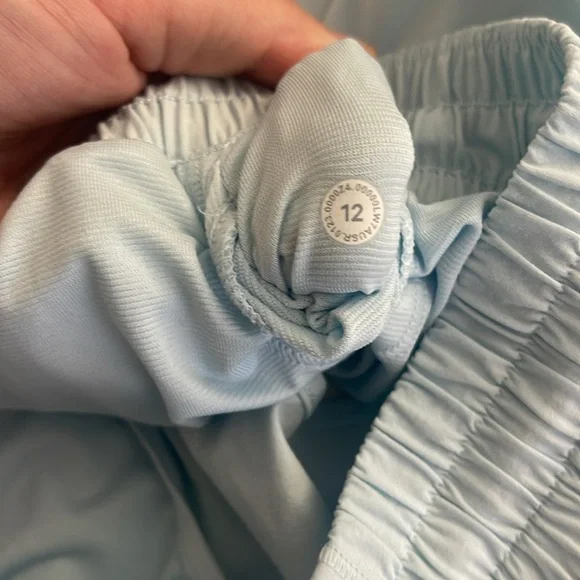 NEW Lululemon 12 Hotty Hot Short 2.5" - Picture 5 of 5